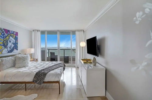 Photo 28 - Chic Bayfront Condo With Stunning View