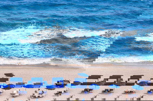 Foto 47 - Beachfront Condo With Large Balcony