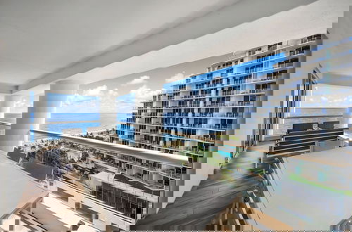Foto 3 - Beachfront Condo With Large Balcony