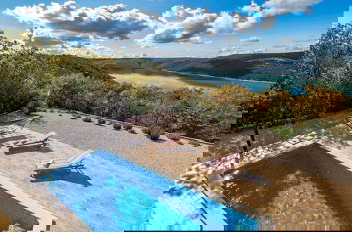 Photo 15 - Wonderful Labin Villa With Private Pool and Sea Views