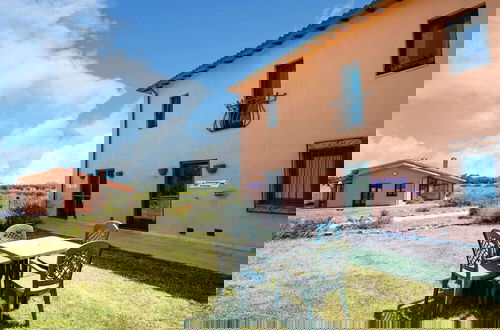Foto 73 - Vibrant Holiday Home in Castiglione del Lago