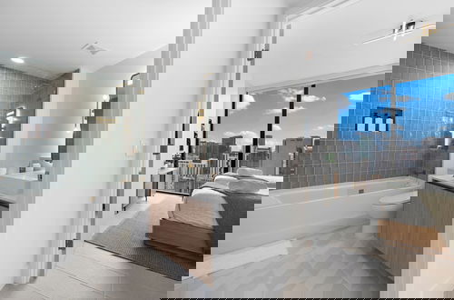 Foto 34 - High-Floor Condo in Downtown
