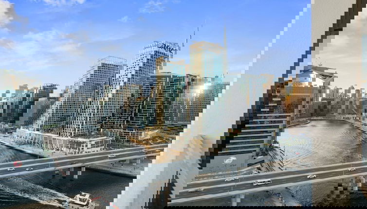 Foto 1 - Stylish 2BR With Canal Burj View Near Dubai Mall
