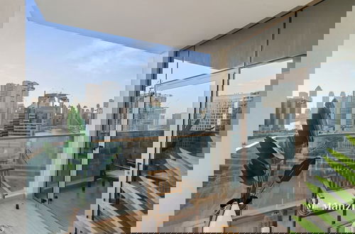 Foto 3 - Stylish 2BR With Canal Burj View Near Dubai Mall