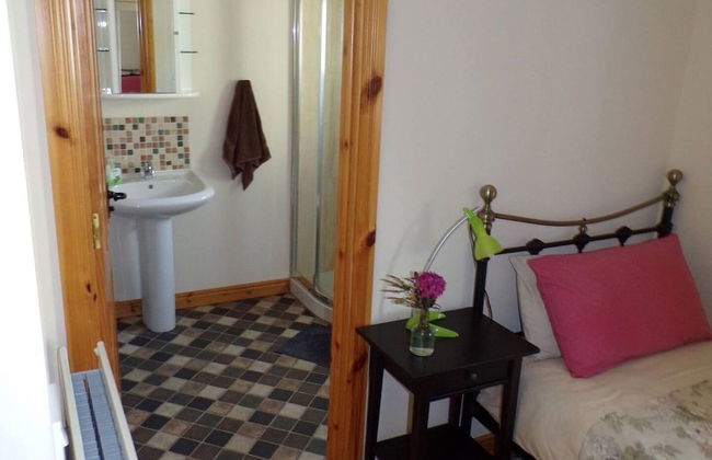 Twin Room Ensuite Near Hillsborough Palaces - Photo 2
