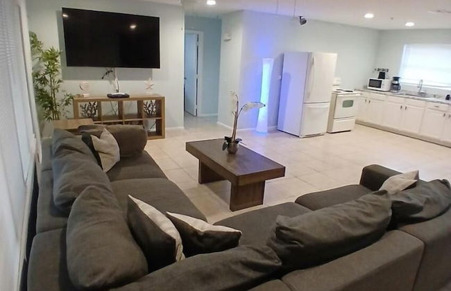 4BR 2BA Near Beach Perfect For Familes - Photo 20