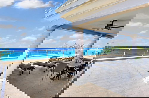 Photo 10 - Luxury Penthouse Condo With 360 Oceanviews