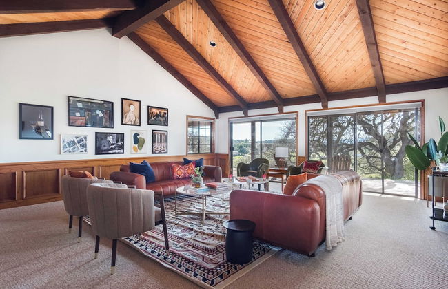 Cathedral by Avantstay Charming Secluded Estate w/ Sauna, Pool Table & Views of the Rolling Hills - Foto 6