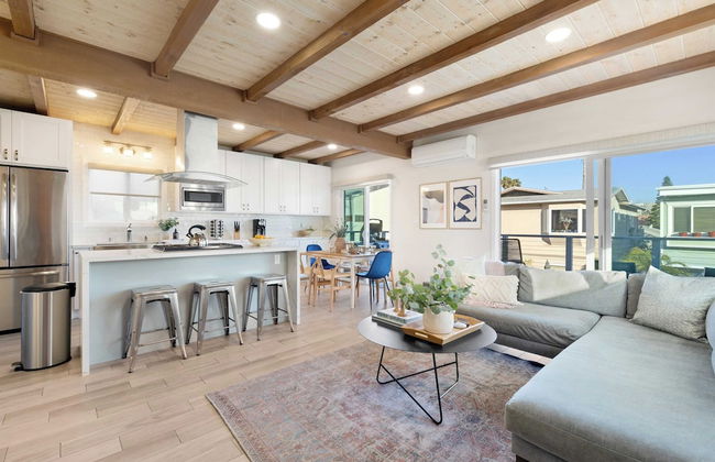 Mission Point 2 by Avantstay Mission Beach Home w/ Large Balcony Steps to Beach! - Foto 1