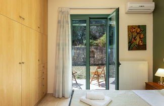 Foto 3 - Secluded Villa w Private Pool, Children Play Area, Pool Table, BBQ & Sea Views