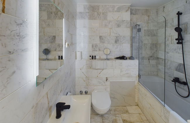Art Apartments - Photo 35