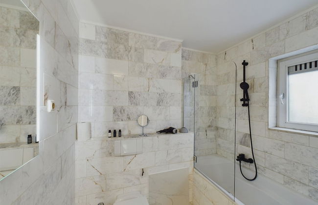 Art Apartments - Photo 34