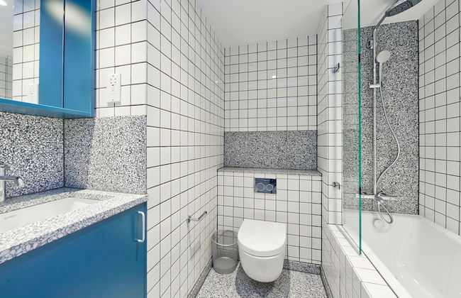 Spacious Two-bedroom Home in East London - Photo 17