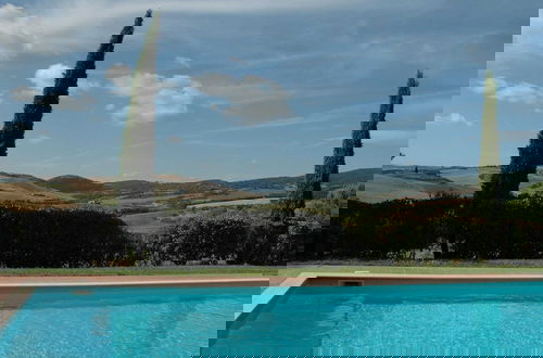 Photo 38 - Modern Farmhouse in Pienza With Pool