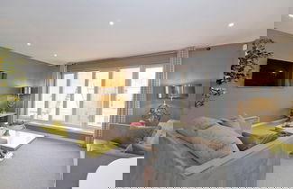 Photo 2 - Deluxe Three-bedroom Home in the Sought-after West End Area of Aberdeen