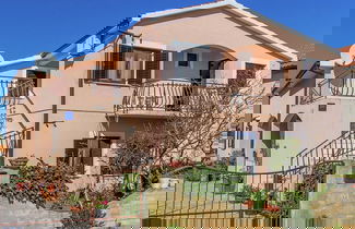 Foto 1 - Apartment in Private House With Shared Pool