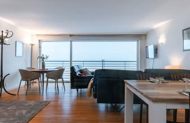 Spacious Apartment With Terrace and Sea-view - Photo 2