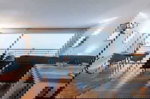 Foto 2 - Spacious Apartment With Terrace and Sea-view