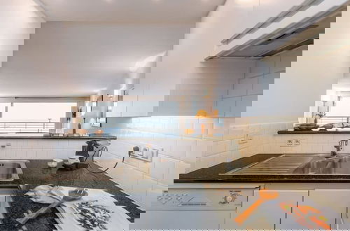 Foto 34 - Spacious Apartment With Terrace and Sea-view