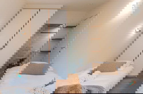 Foto 5 - Spacious Apartment With Terrace and Sea-view