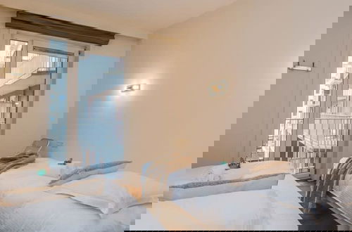 Foto 8 - Spacious Apartment With Terrace and Sea-view