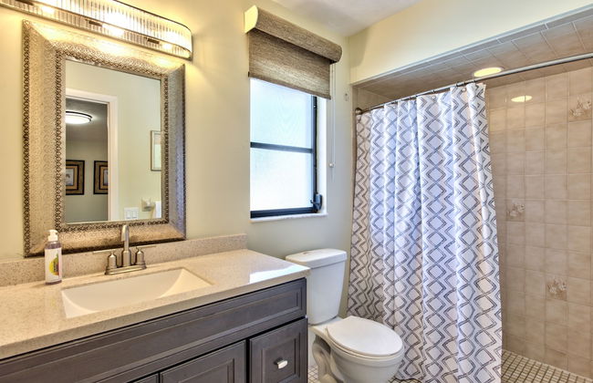 Avanti Vacation Rental, Relaxing 3-BR Retreat with Private Pool Minutes from Vanderbilt Beach and Delnor-Wiggins State Park. Enjoy Southern Exposure, BBQ Area, and Pet-Friendly Comfort - Photo 13