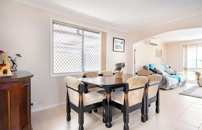 Cheerful 3 bedroom house with free parking - Foto 9