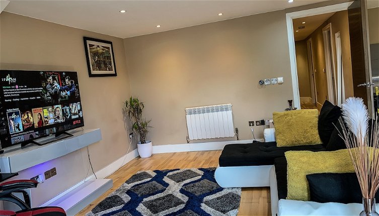 Photo 1 - Charming 2-bed Apartment in Kingston Upon Thames