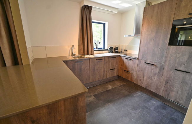 Modern Apartment in Belgium With Bubble Bath - Photo 5