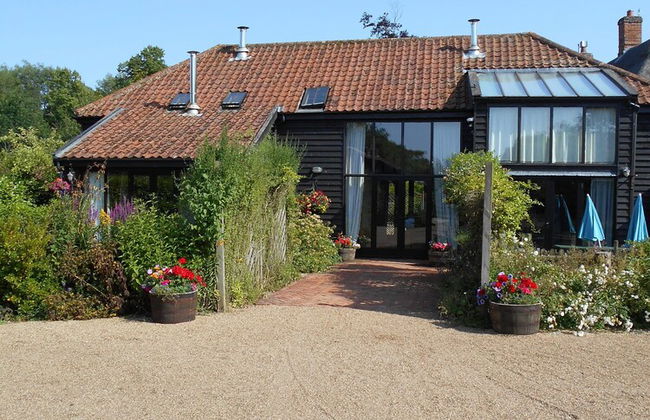 Brundish, Suffolk Large 4-bed Barn Stunning! - Photo 25