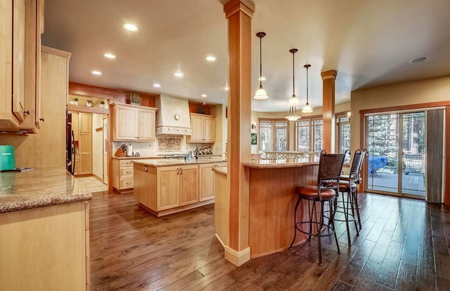 Stunning Forest Retreat - Walk to Upper Truckee River! - Foto 11