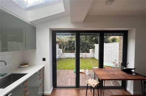 Foto 10 - Contemporary 1 Bedroom Apartment in Peckham With Garden