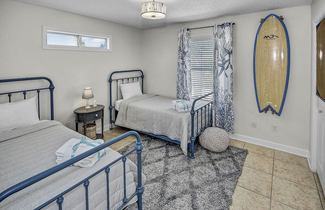 Pet Friendly Beach House ALL NEW Tastefully Remodeled w Golf Cart Included! - Foto 3
