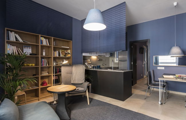 AinB Barcelona Sants Apartments - Photo 77