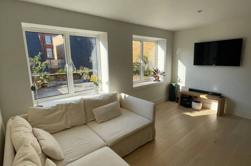 Photo 11 - Beautiful 2BD Flat With Private Courtyard- Borough