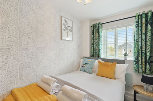 Photo 5 - Tropical Inspired 2-Bedroom Flat