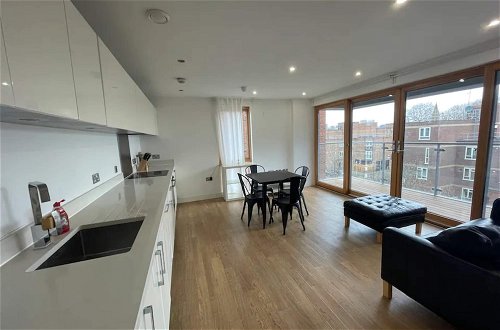 Photo 2 - Peaceful 1BD Flat With Balcony - Bethnal Green
