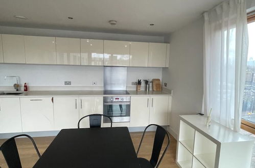 Foto 6 - Peaceful 1BD Flat With Balcony - Bethnal Green