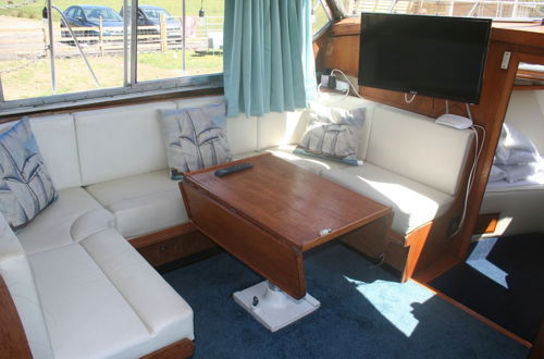 Photo 13 - The Rose 37ft Lakeside Yacht inc Hot Tub