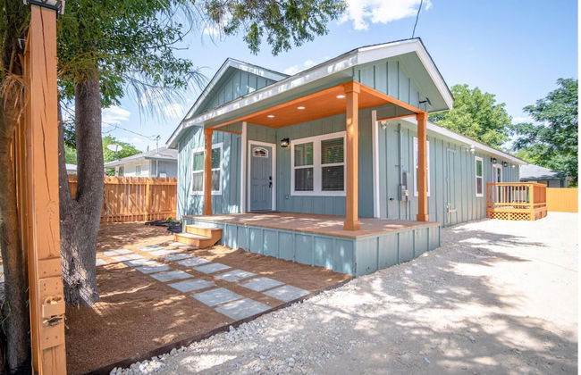 Newly Remodeled 4BR 2BA Near Amazing Downtown - Photo 1