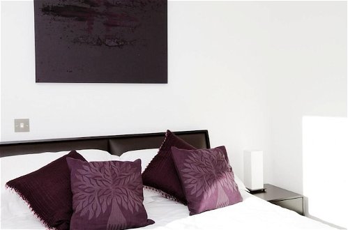 Foto 11 - 273 Stylish 2 Bedroom Apartment in the Quartermile Development - Offers Private Parking