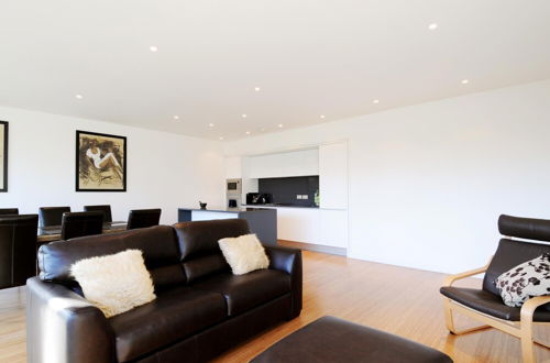 Foto 17 - 273 Stylish 2 Bedroom Apartment in the Quartermile Development - Offers Private Parking