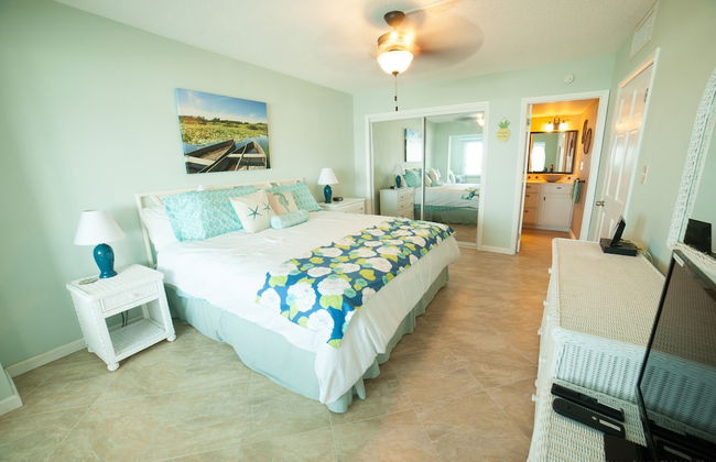 Gorgeous Ocean Views! Welcome to Bella Breeze! BeachFront 2BR 2BA - Photo 3