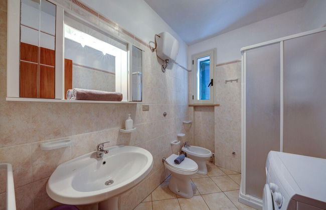 And001 in Andrano With 4 Bedrooms and 2 Bathrooms - Foto 4