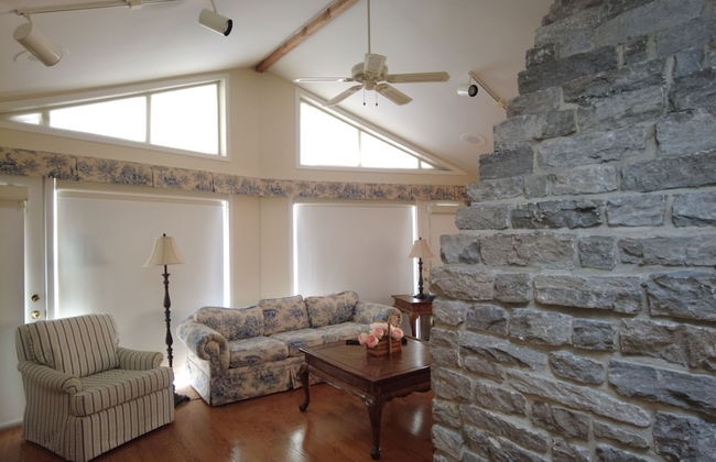 Waterfront Cottage 4 BD by GLOBALSTAY - Photo 7