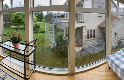 Waterfront Cottage 4 BD by GLOBALSTAY - Photo 13