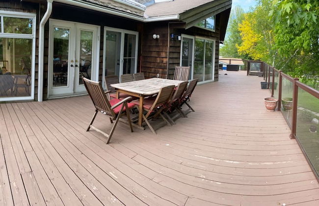 Waterfront Cottage 4 BD by GLOBALSTAY - Photo 12