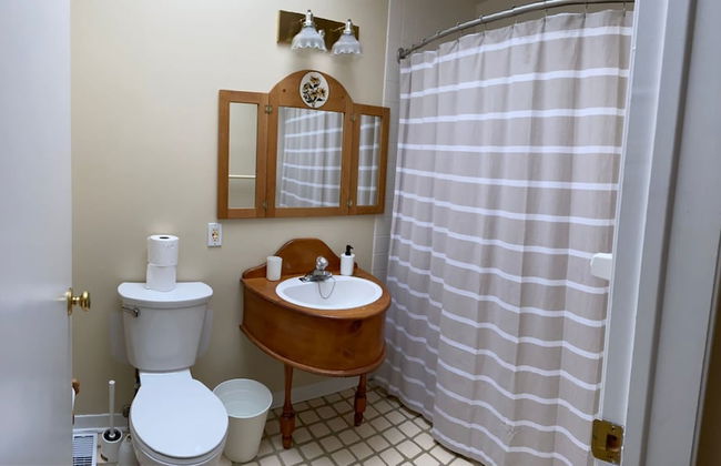 Waterfront Cottage 4 BD by GLOBALSTAY - Photo 17