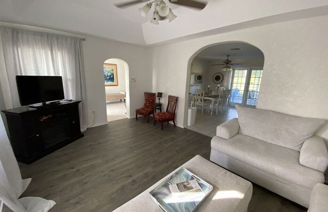 Waterfront Paradise on half an acre - Foto 13
