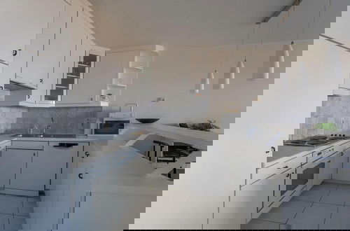 Foto 7 - Apartment With Balcony and sea Views